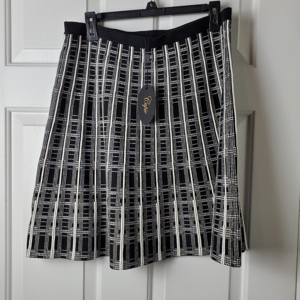 Cupio black and white knit skirt